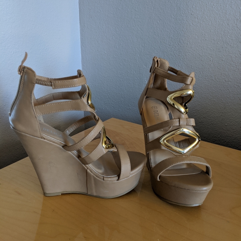 Size 5 Tan Wedges